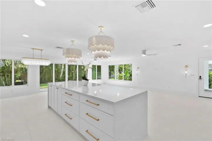 17  Knights Bridge  RD, Naples, FL 34112