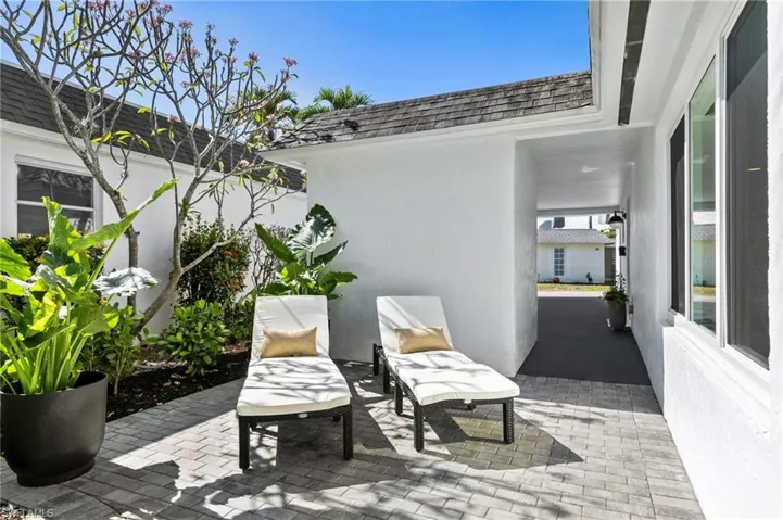 17  Knights Bridge  RD, Naples, FL 34112