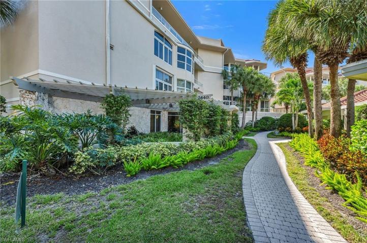 The entrance to this building is just to the left of the main pool, and the security is top notch.