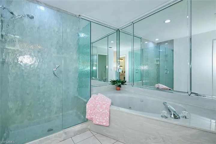 Unfurnished room featuring ltype flooring and ceiling fan