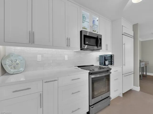 222 Harbour Dr 103, Naples, Florida 34103
