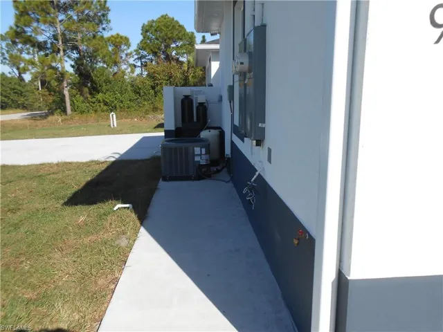 937  Graystone  AVE, Lehigh Acres, FL 33974