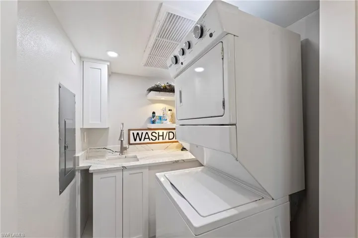 4309 Mariner Way 405, Fort Myers, Florida 33919