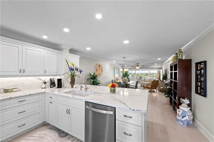 4309 Mariner Way 405, Fort Myers, Florida 33919