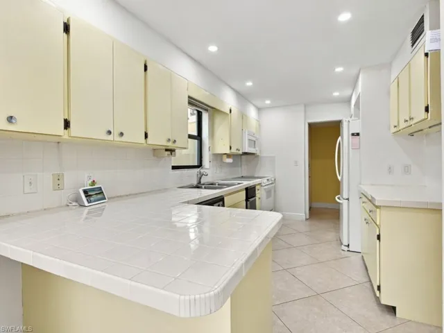 845 Collier Ct 203, Marco Island, Florida 34145