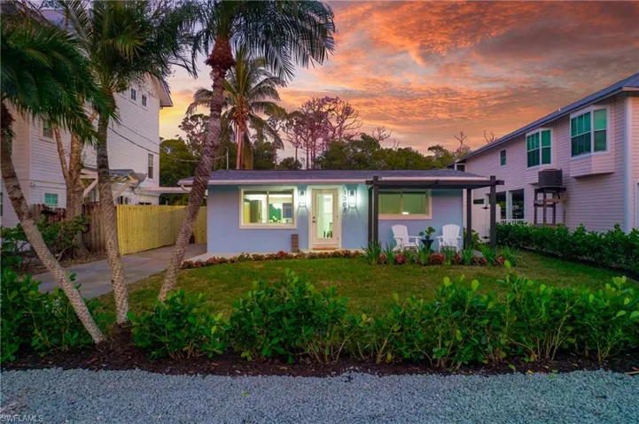 1308  Grand Canal  DR, Naples, FL 34110