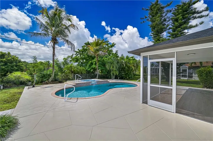 1424 Sw 28th Ter, Cape Coral, Florida 33914