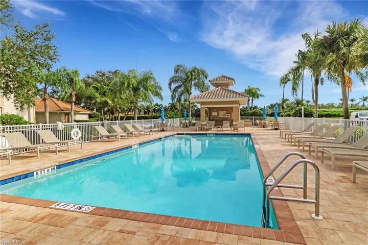 Pool next door - very convenient.