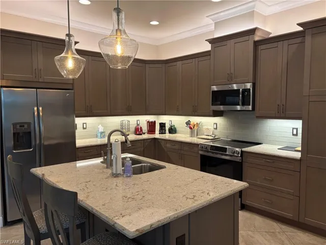 6931 Cay Ct, Naples, Florida 34113