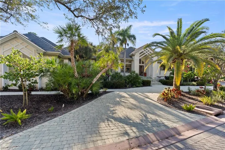 View of home's community featuring curved driveway