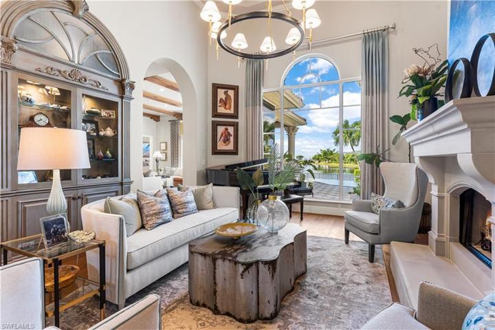 DE Chateau Wood Flooring, 20Ft Double Trey Ceilings, Natural Gas Fireplace, 2 Built in Hutch's w/Recess Lighting, Bay Window W/pool and Lake views.