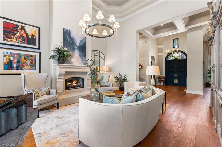 DE Chateau Wood Flooring, 20Ft Double Trey Ceilings, Natural Gas Fireplace, 2 Built in Hutch's w/Recess Lighting, Bay Window W/pool and Lake views.