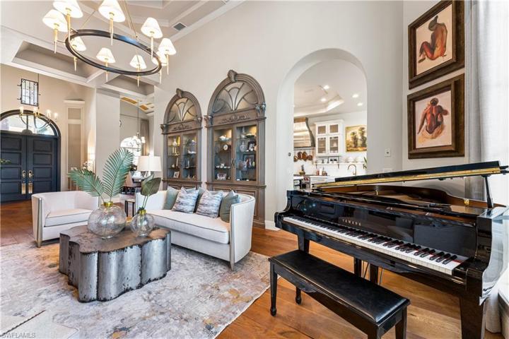 DE Chateau Wood Flooring, 20Ft Double Trey Ceilings, Natural Gas Fireplace, 2 Built in Hutch's w/Recess Lighting, Bay Window W/pool and Lake views.