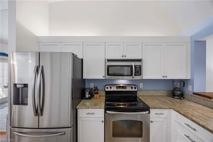 7050  Barrington  CIR, Naples, FL 34108