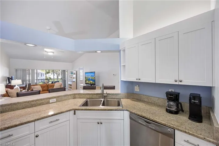 7050  Barrington  CIR, Naples, FL 34108