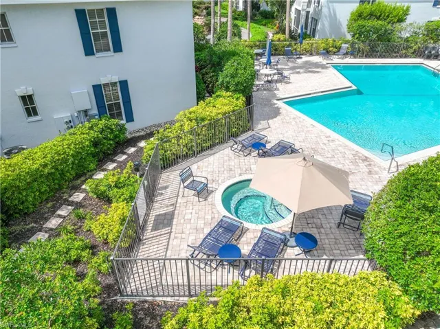 7050  Barrington  CIR, Naples, FL 34108