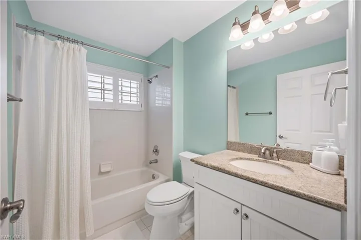 7050  Barrington  CIR, Naples, FL 34108