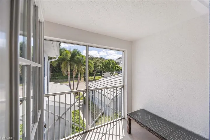 7050  Barrington  CIR, Naples, FL 34108