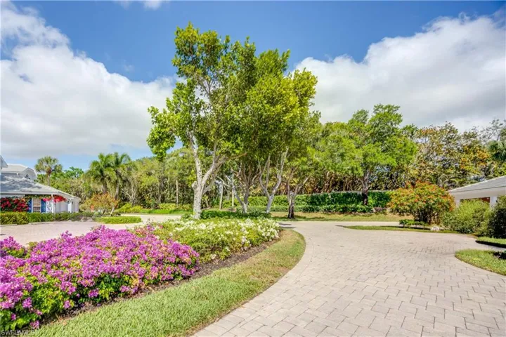 7050  Barrington  CIR, Naples, FL 34108