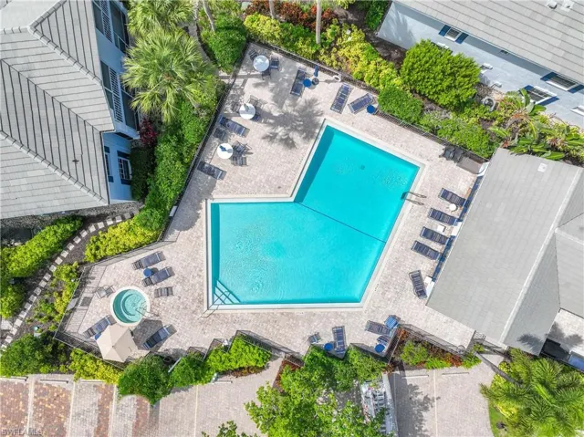 7050  Barrington  CIR, Naples, FL 34108