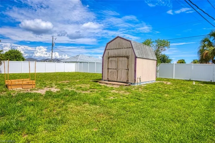 900 NE 18th  TER, Cape Coral, FL 33909