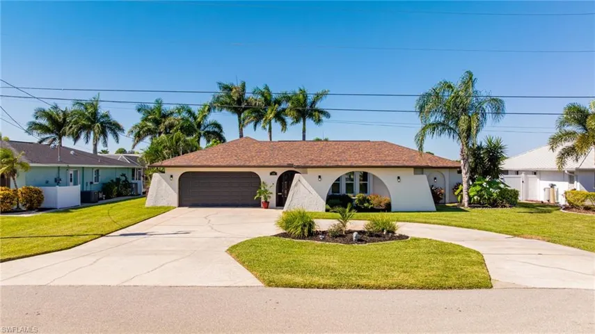 Ranch-style house with driveway, stucco siding, an attached garage, and roof with shingles