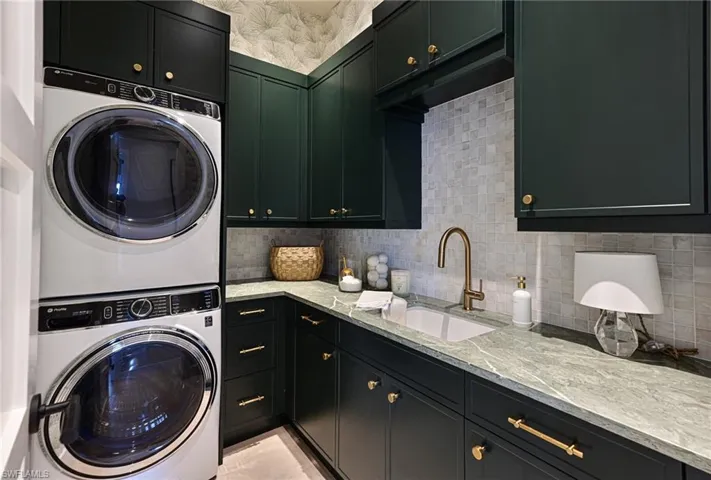 105 Saint Eustacius Ln, Bonita Springs, Florida 34134