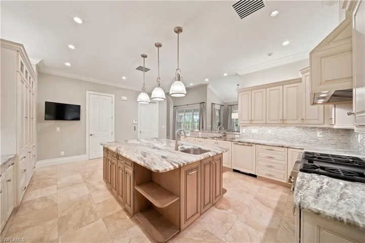 106 Eugenia Dr, Naples, Florida 34108