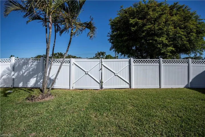 4426 SE 13th  PL, Cape Coral, FL 33904