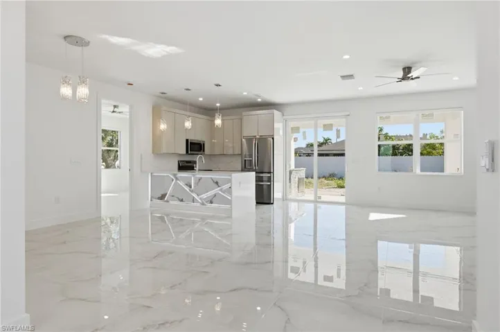 Kitchen with ceiling fan, open floor plan, healthy amount of natural light, and recessed lighting