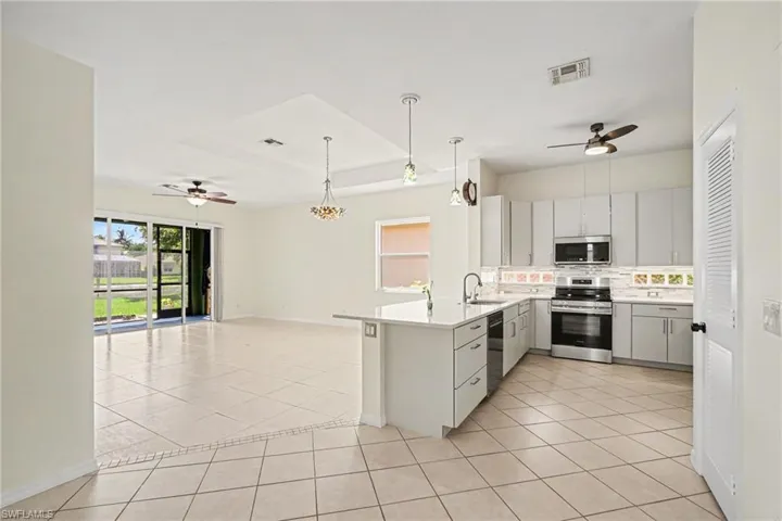2549 Deerfield Lake Ct, Cape Coral, Florida 33909