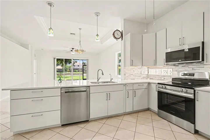 2549 Deerfield Lake Ct, Cape Coral, Florida 33909