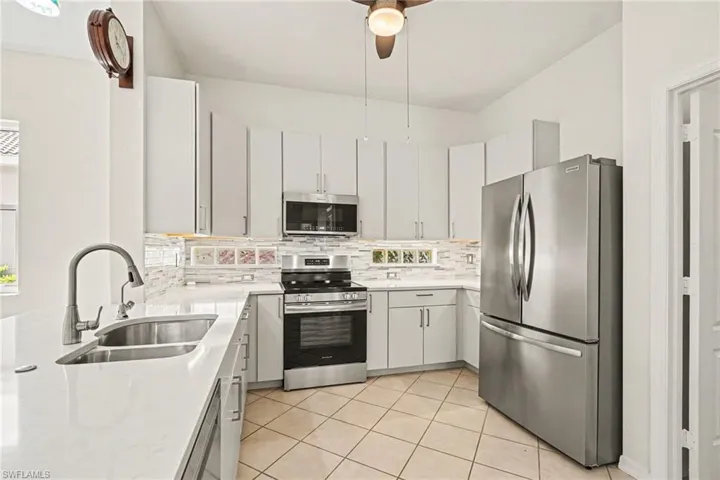 2549 Deerfield Lake Ct, Cape Coral, Florida 33909