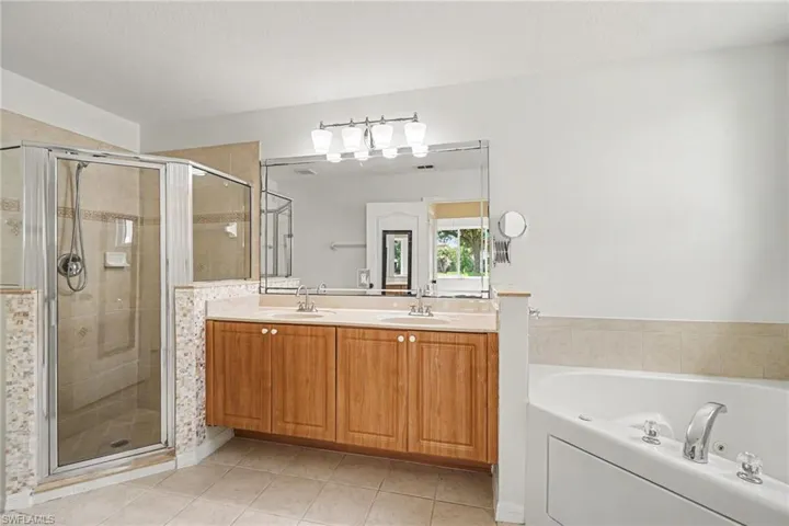 2549 Deerfield Lake Ct, Cape Coral, Florida 33909