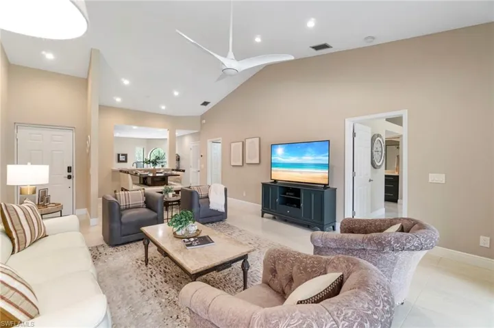 613  Serendipity  DR, Naples, FL 34108