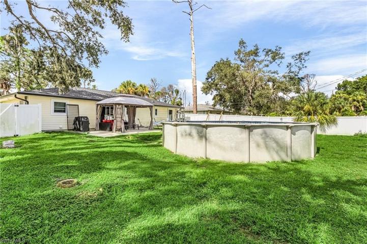 Fun Fantastic Back yard fully fenced