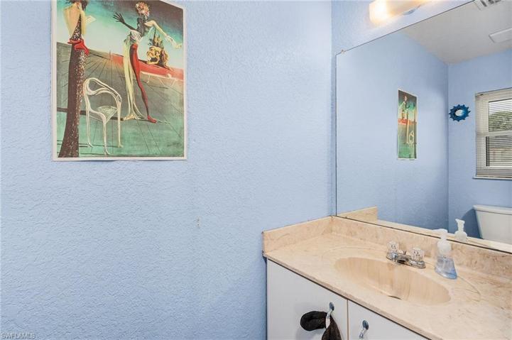 Main 1/2 bath