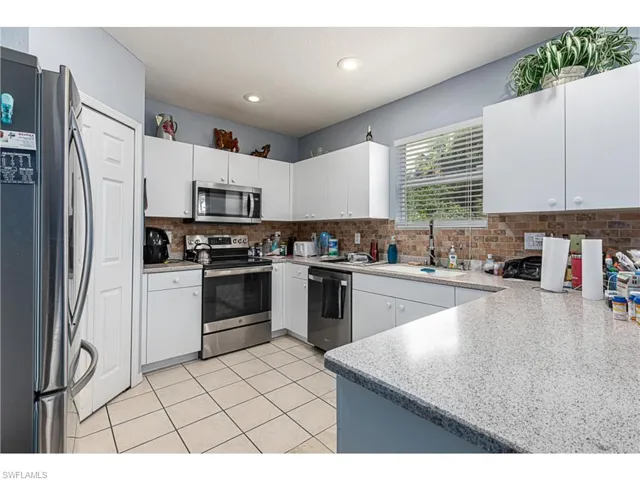 1234 Ravenswood ST E, LEHIGH ACRES FL 33974