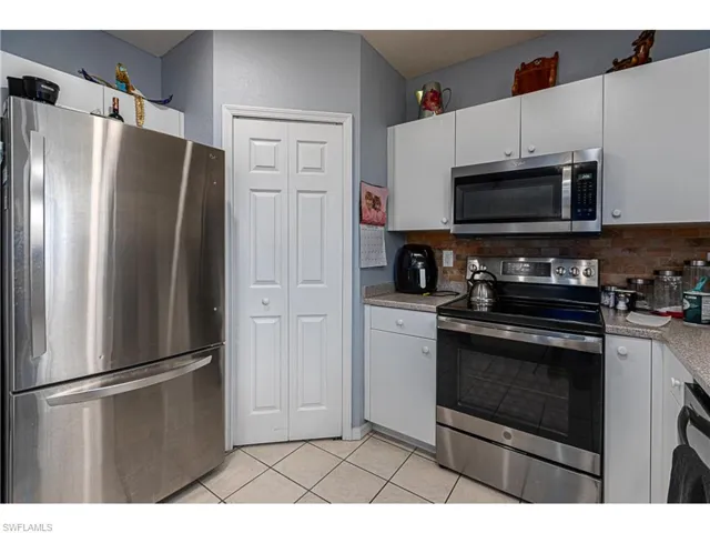 1234 Ravenswood ST E, LEHIGH ACRES FL 33974