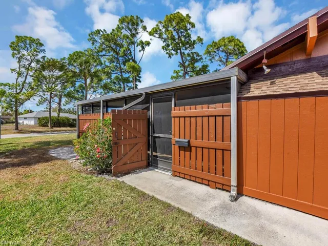 5620 Foxlake Dr, North Fort Myers, Florida 33917