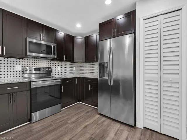 5620 Foxlake Dr, North Fort Myers, Florida 33917