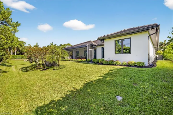 Rear yard/garden with plenty of room for your custom pool/spa!