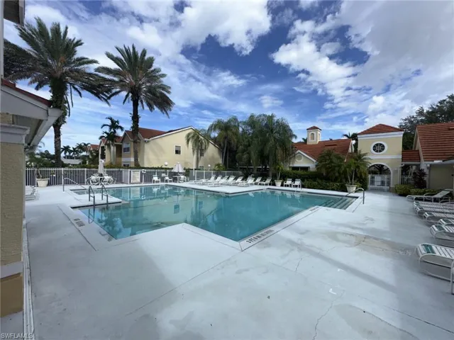 Pool & Sun Deck