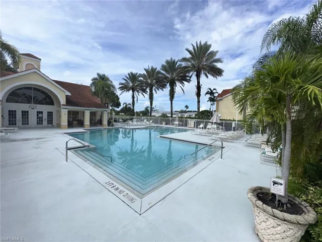 Pool & Sun Deck
