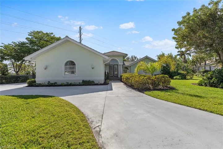 View of front of property featuring a front yard and stucco siding