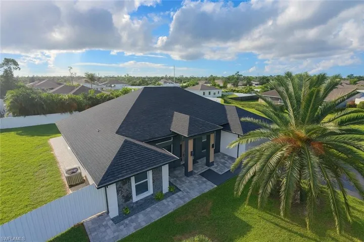4000 9th Ave, Cape Coral, Florida 33909