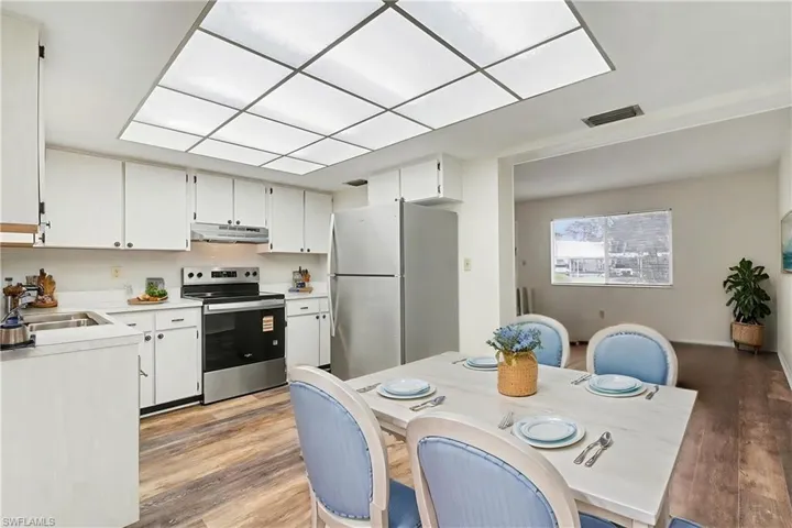 Virtually staged dining
