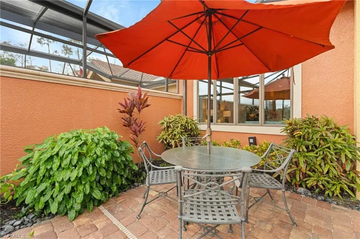 View of patio / terrace with glass enclosure