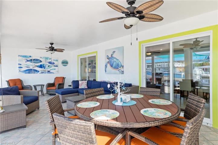 Look at all the Seating in this Lanai!