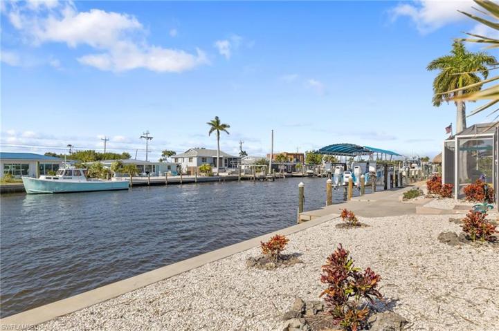Private, Canopied Boat Lift